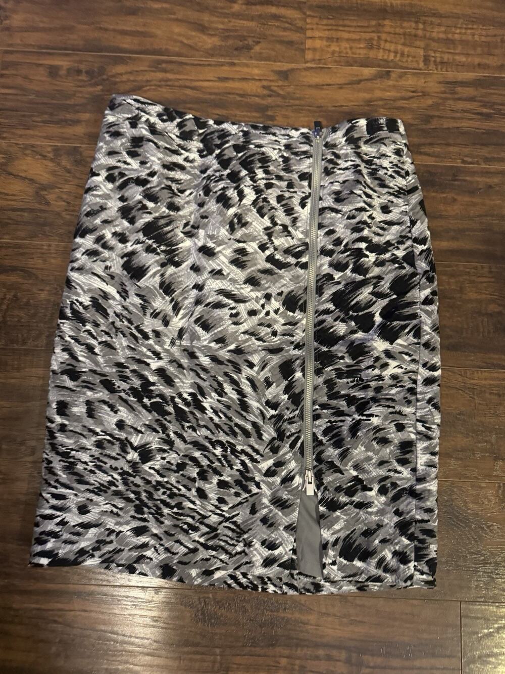 Talbots Straight Pencil Skirt Women's Size Sz 8P Zip Brush Animal Print